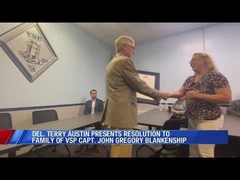 Del. Terry Austin presents resolution to family of late Virginia State Police Captain